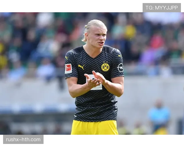 哈兰德进球后冥想庆祝,独特个性诠释足球魅力引关注 哈兰德进球后冥想庆祝,独特个性诠释足球魅力引关注