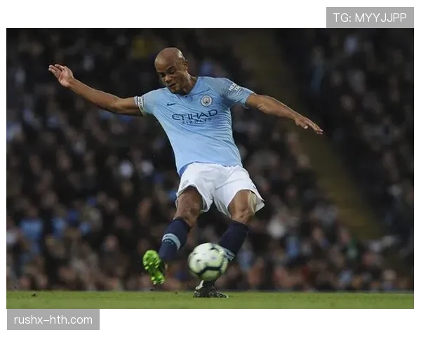 孔帕尼踢球时像王者，场下却拽得像个地下老板！